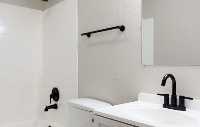 1 bed, 1 bath, 616 sqft, $895, Unit B-8