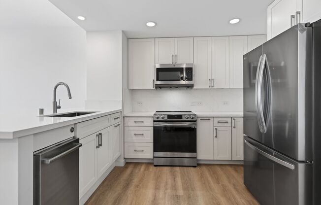 2 beds, 2 baths, $4,200, Unit # PENTHOUSE 8