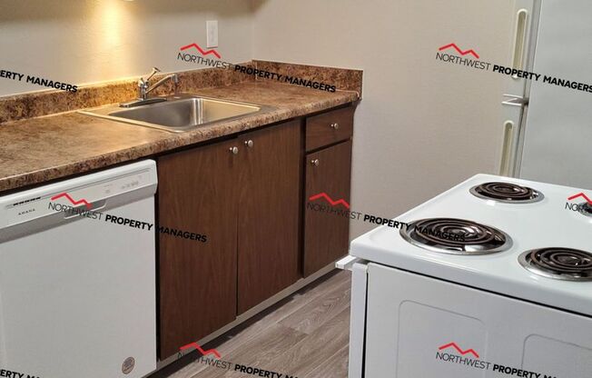 1 bed, 1 bath, 585 sqft, $1,195, Unit E15