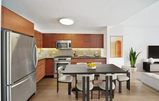 535 W 44 ST