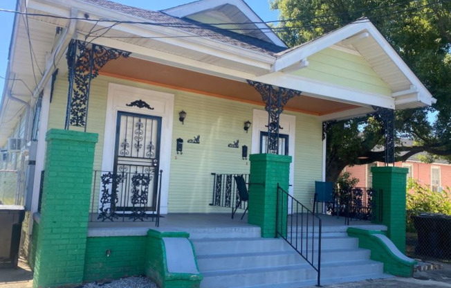 1912 N DORGENOIS ST