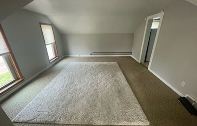 2 beds, 1 bath, $1,100