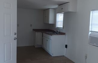 2 beds, 1 bath, 558 sqft, $850, Unit 5