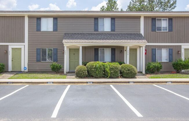 3 beds, 2.5 baths, 1,322 sqft, $950