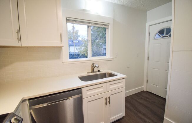 3 beds, 1 bath, $2,695