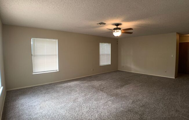 2/2 Apartment on The Hill! Minutes from Landa Park & Loop 337! Excellent Location!