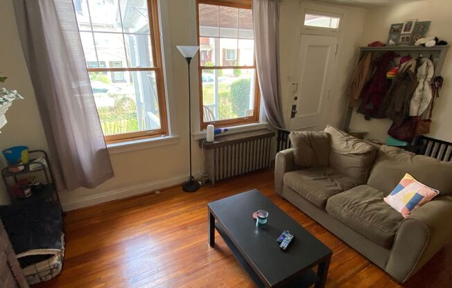 7/1  Great Location! Near Park and Shopping! Hardwood! Deck!