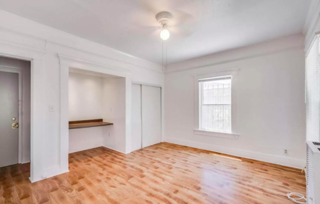 1026 W 22 ST
