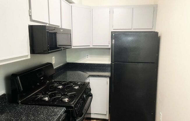 2 beds, 1 bath, $1,600, Unit # 402