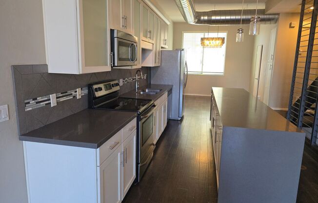 3 beds, 3.5 baths, $2,700