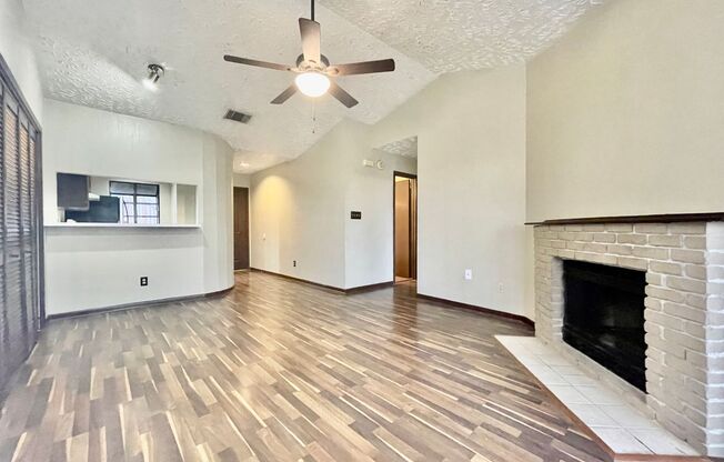 Gorgeous Condo, 2 Bedrooms/2 Balconies/2 Bathrooms - WALK TO CAMPUS! - Reduced Deposit
