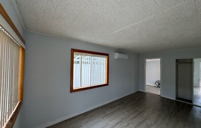 2 beds, 1 bath, $2,350