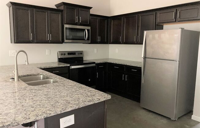 3 beds, 1.5 baths, 1,066 sqft, $1,395, Unit B