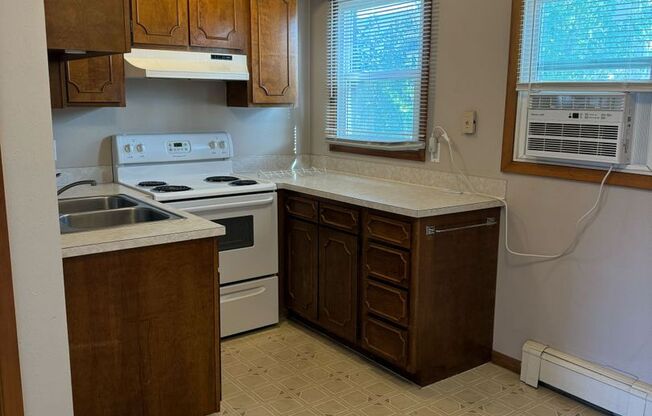 1 bed, 1 bath, $700, Unit 3