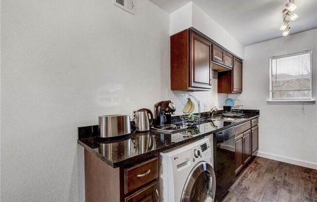 2 beds, 2 baths, $2,000, Unit 2200 San Gabriel 301