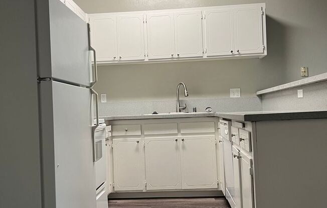 1 bed, 1 bath, 605 sqft, $1,150, Unit B28