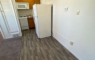 1 bed, 1 bath, $595, Unit 12