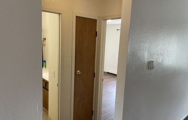 2 beds, 1 bath, $1,495, Unit Unit #4