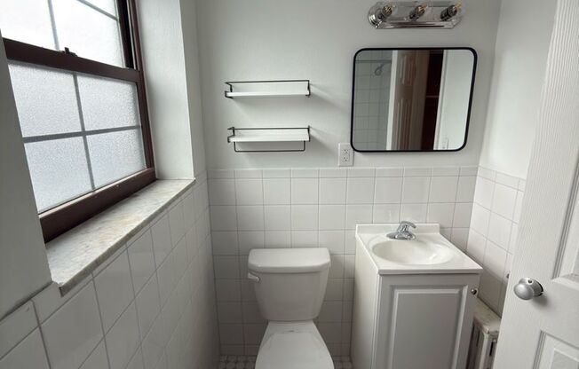 Studio, 1 bath, 487 sqft, $1,300, Unit Fifth 201