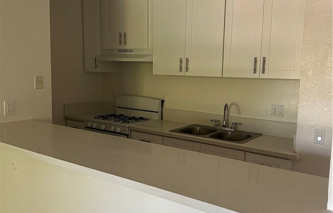 Studio, 1 bath, 425 sqft, $1,600, Unit 210