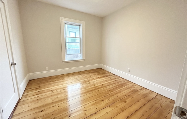 4 beds, 1 bath, $3,900, Unit 1