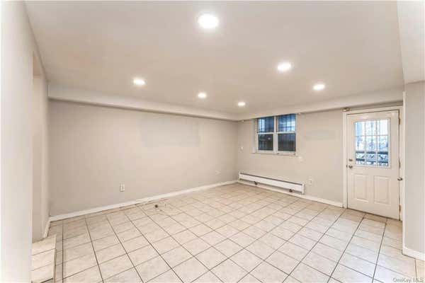 1 bed, 1 bath, 700 sqft, $1,800