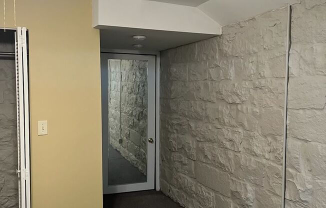 1 bed, 1 bath, 800 sqft, $825, Unit 1411 S. 3rd St. Unit 5