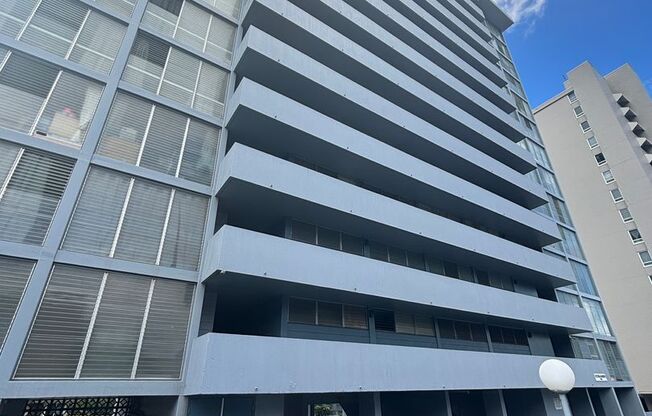 Victoria Mansions - 2 Bdrm/1 Bath/1 Prkg - $2,000