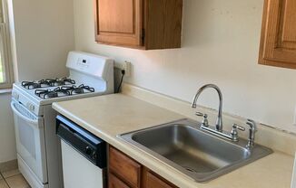 2 beds, 1 bath, $1,675, Unit C2