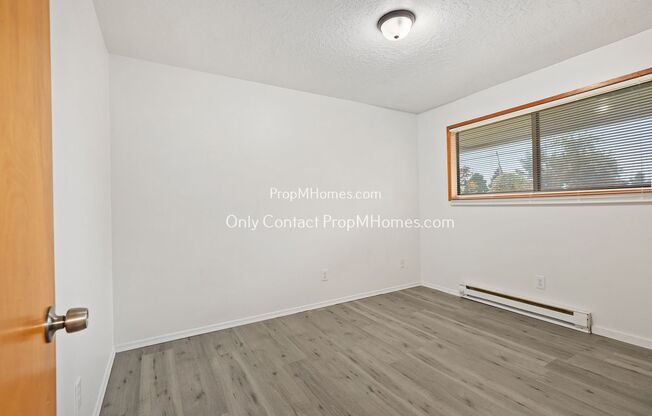 2 beds, 1 bath, $1,399, Unit 10335 NE Fargo Street