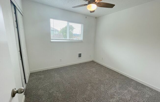 3 beds, 1 bath, 990 sqft, $1,755, Unit 60