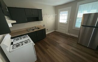 1 bed, 1 bath, $815, Unit C