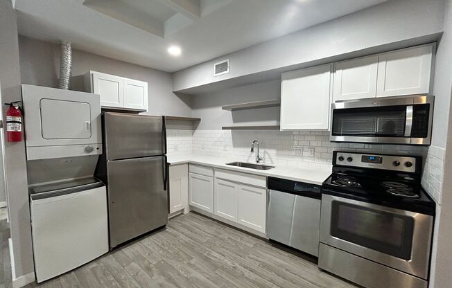 Studio, 1 bath, 550 sqft, $1,095, Unit 236