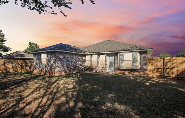 Beautiful 3 bed, 2 bath home in Noble!--1216 N 4th Street