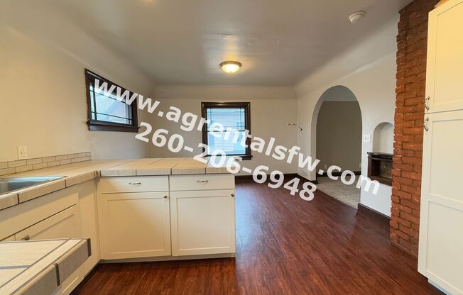 2 beds, 1 bath, 1,054 sqft, $925, Unit 716 W Packard Ave