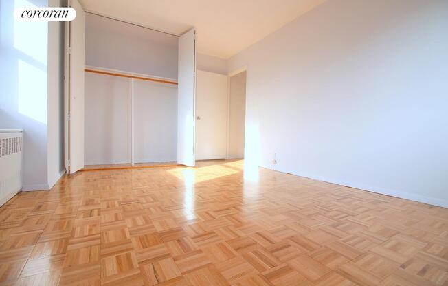 2 beds, 1 bath, $5,600, Unit 17F