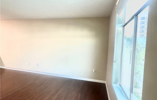 435 CTR ST PROMENADE