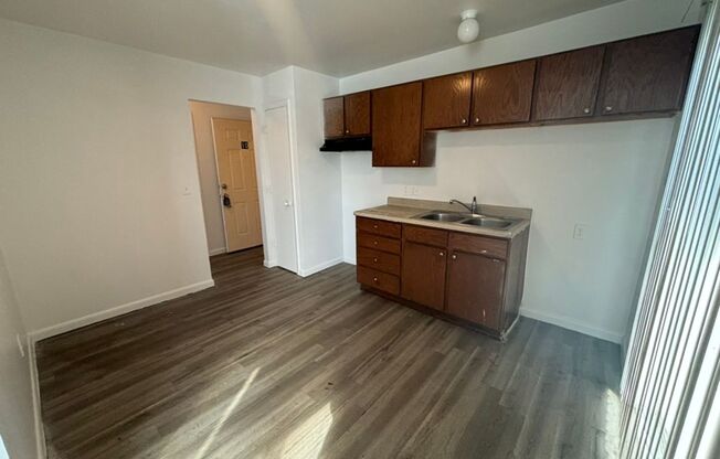 2 beds, 1 bath, 900 sqft, $1,200, Unit 10