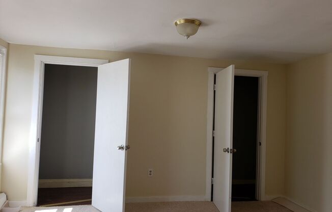 2 beds, 1 bath, $1,475, Unit Unit B