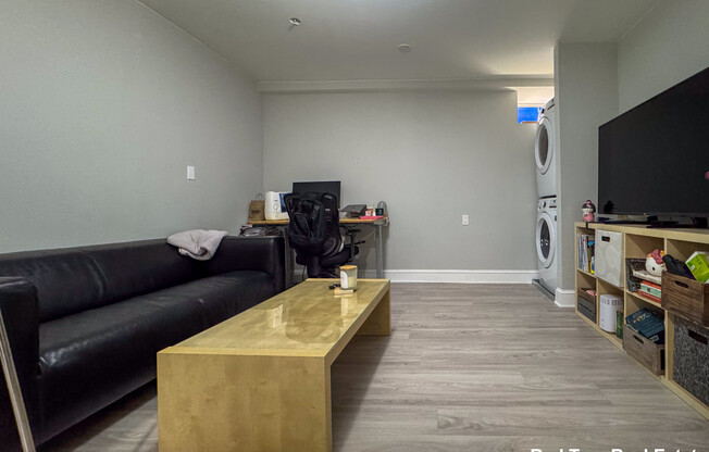 10 MIDLAND ST