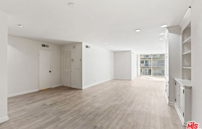 1 bed, 2 baths, 1,076 sqft, $3,400, Unit 703