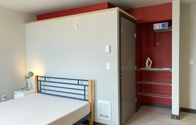 Studio, 1 bath, 258 sqft, $1,095, Unit 403