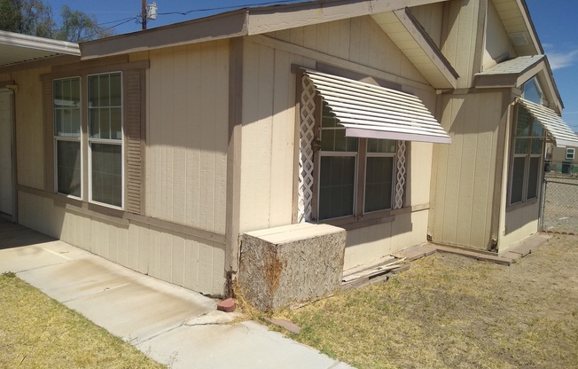 Double Wide on a Double Lot w/detached Garage!!