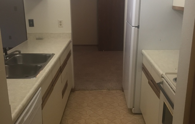 2 beds, 1 bath, $900