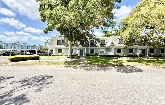 1712 BELLEAIR FOREST DRIVE