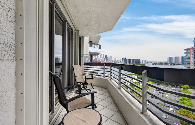 2 beds, 2 baths, $2,700, Unit #1402