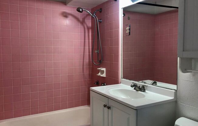 Pet Friendly Ala Wai Cove - 1BR/1BA/1PK