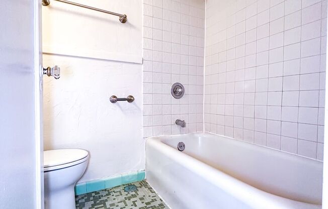 1 bed, 1 bath, 590 sqft, $2,225, Unit 09