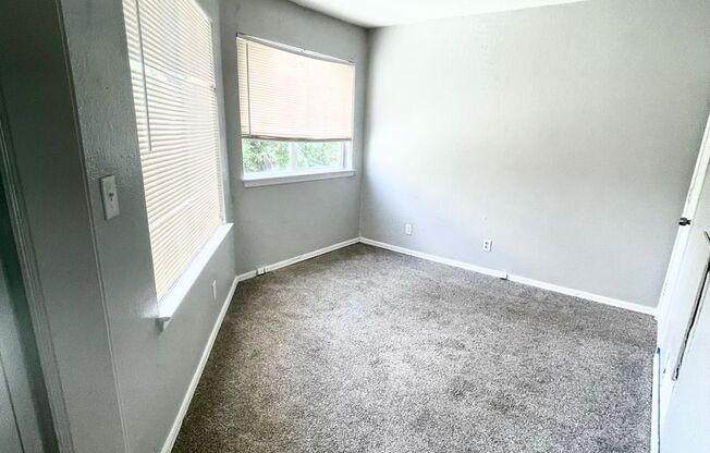 1 bed, 1 bath, $650, Unit H304