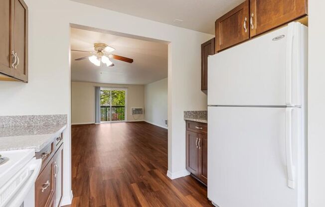 2 beds, 1 bath, 850 sqft, $1,500, Unit 28
